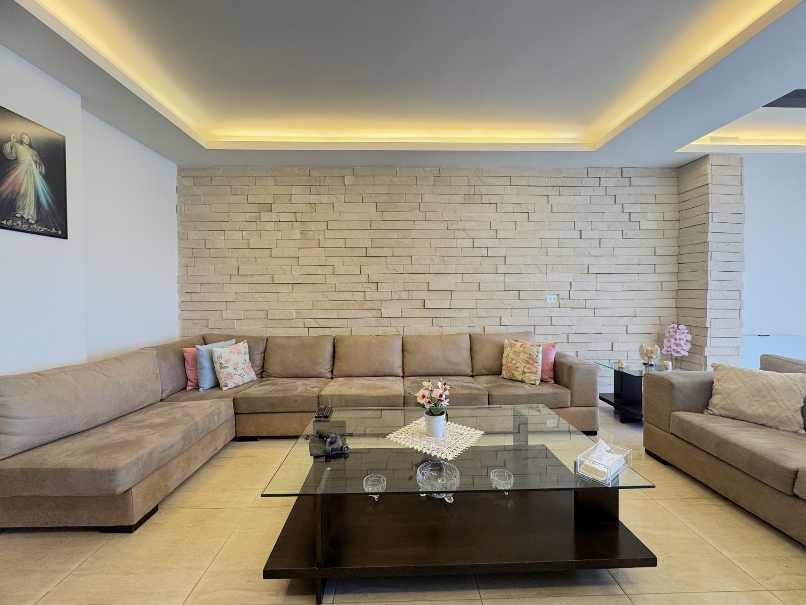 Ref (JA77.A.547)A decorated furnished 125 m2 apartment for sale in Mansourieh

Surface: 125 sqm
Floor 3

Features:
- 2 bedrooms
- 2 bathrooms
- Salon
- Dining room 
- Kitchen 

Amenities:
- Balconies 
- Open view 
- Decorated 
-  Furnished 
- Prime location 
- Elevator 
- Concierge 
- Age building 9 years 

Price: 170,000 $

Brokerage fees: 2.5 % in case of selling / 1 month rental value in case of rent. 

For more info, kindly contact us on 71 66 55 71 / 71 788 178 or message us on WhatsApp with your full name and the reference number of the property and we will contact you the soonest.

I SOLD is a member of the Real Estate Syndicate of Lebanon (REAL)

I SOLD (Lebanon), Zalka Highway, Zalka 690 Bld. 6th Floor



رسوم الوساطه في حاله البيع ٢٫٥ ٪ وقيمة شهر في حالة الإيجار 

للمزيد من المعلومات، يرجى الاتصال بنا على  (71788178)(96171665571+) أو مراسلتنا على الواتساب مع الإسم الكامل والرقم المرجعي للعقار وسنتواصل معك في أقرب وقت

شركة  ( أي سولد )  عضو في نقابه الوسطاء والاستشاريين العقاريين في لبنان	 